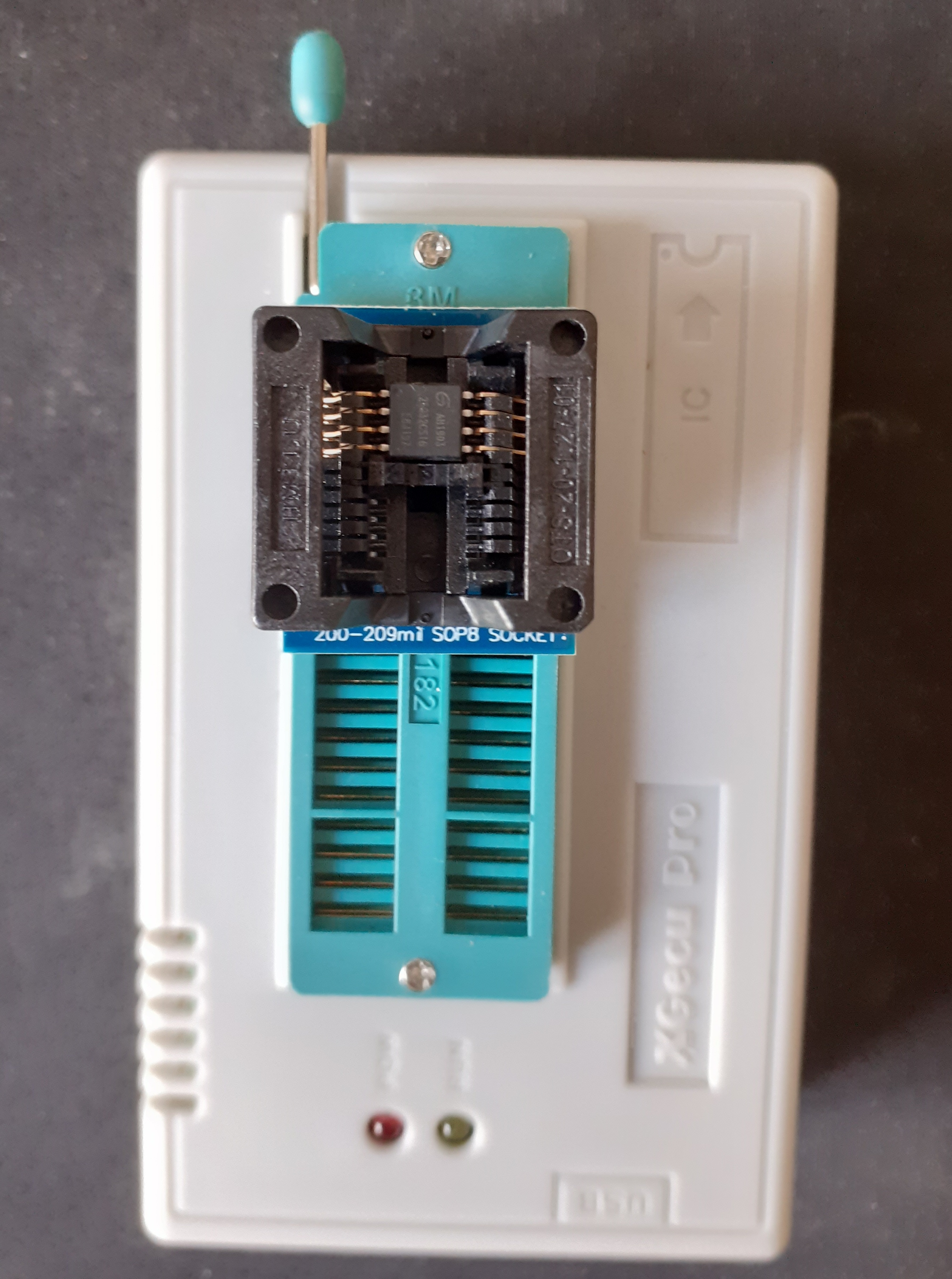 EEPROM dans le programmeur TL866II+